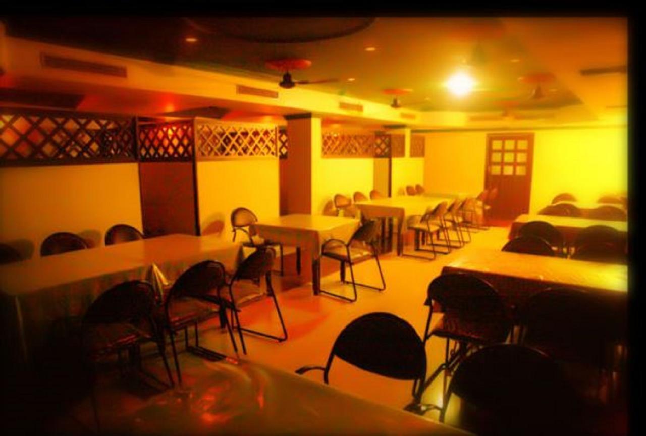 Hotel Priya Chengannur Luaran gambar