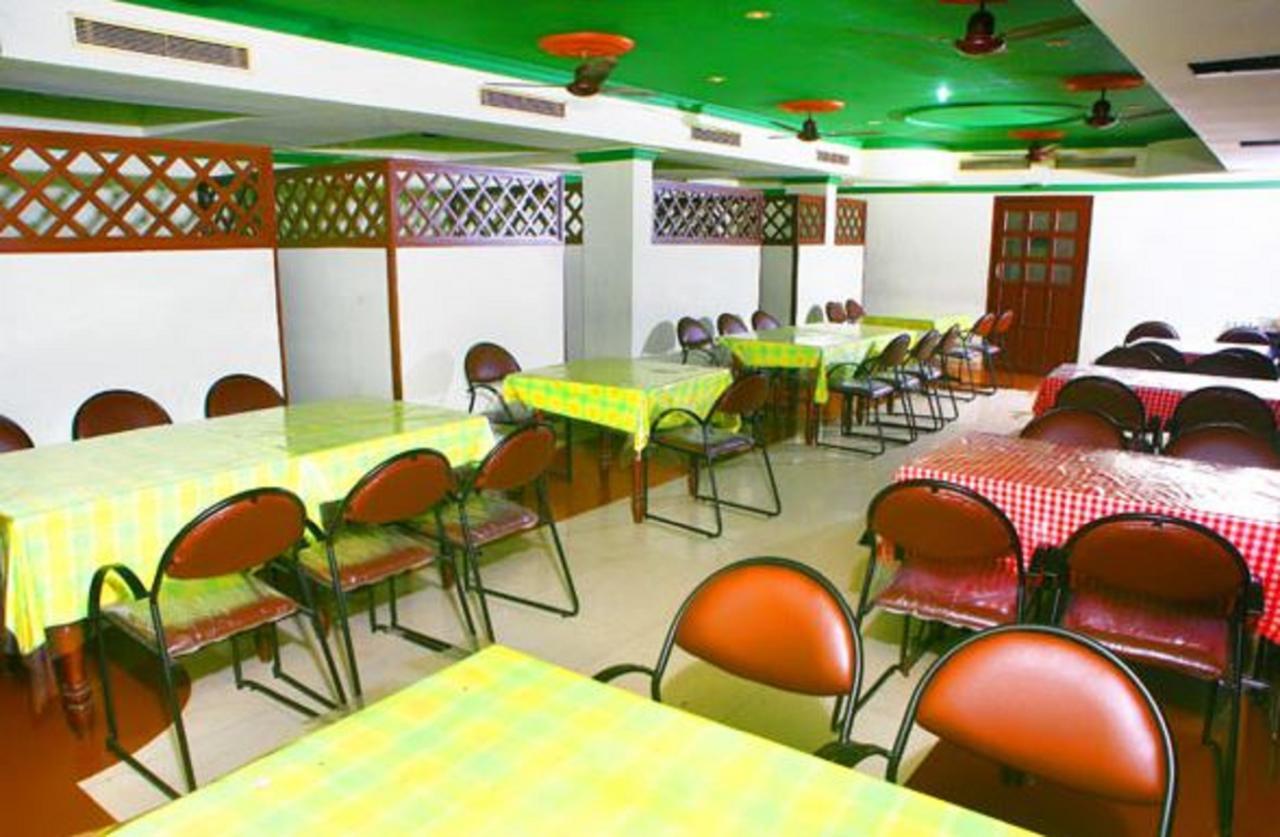 Hotel Priya Chengannur Luaran gambar