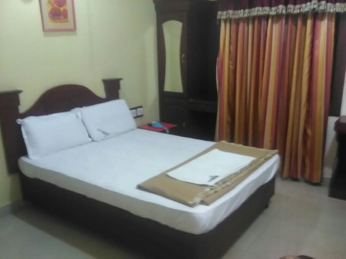 Hotel Priya Chengannur Luaran gambar