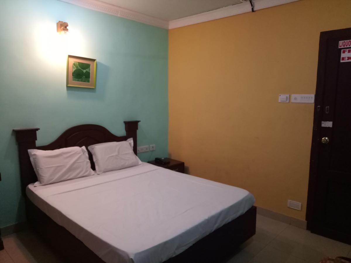 Hotel Priya Chengannur Luaran gambar