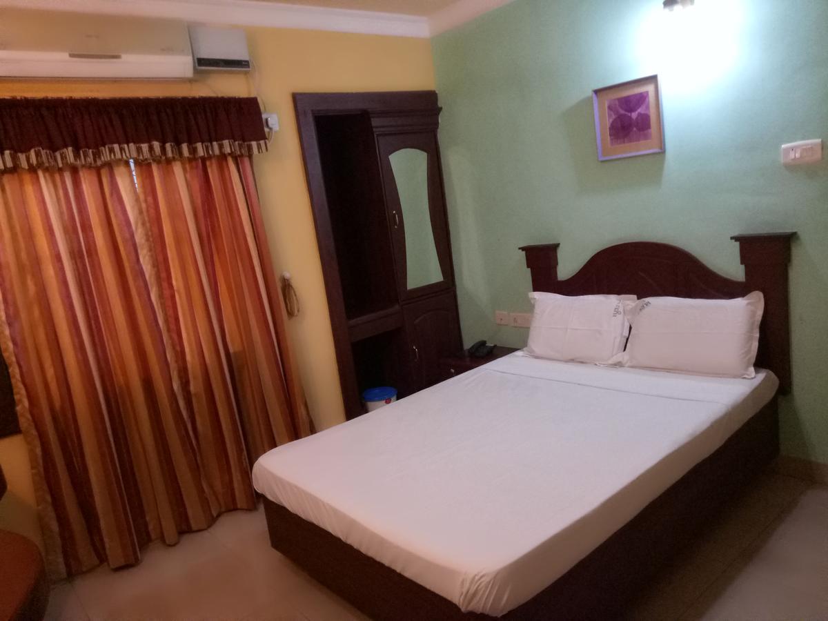 Hotel Priya Chengannur Luaran gambar